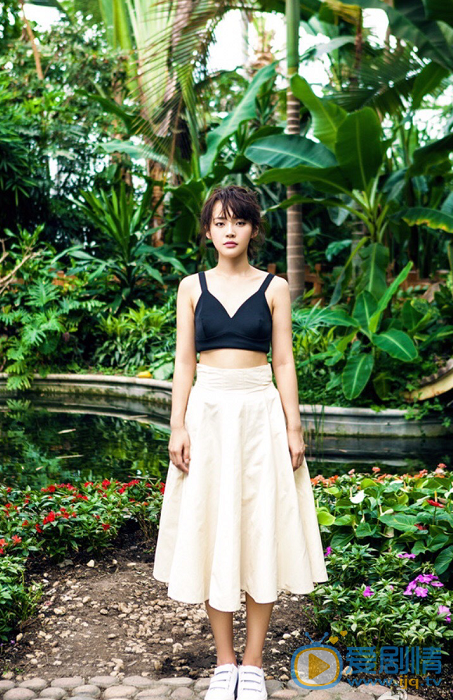 雞毛飛上天邱岩是誰演的？邱岩扮演者張佳寧個人資料及生活寫真照欣賞