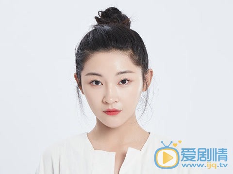 天雷一部之春花秋月風彩彩是誰？她是由誰飾演的？
