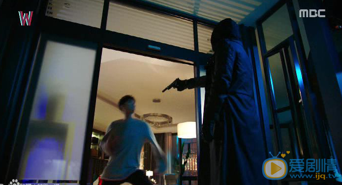 W兩個世界姜哲為什麼知道吳妍珠在漫畫世界當中是不死之身？