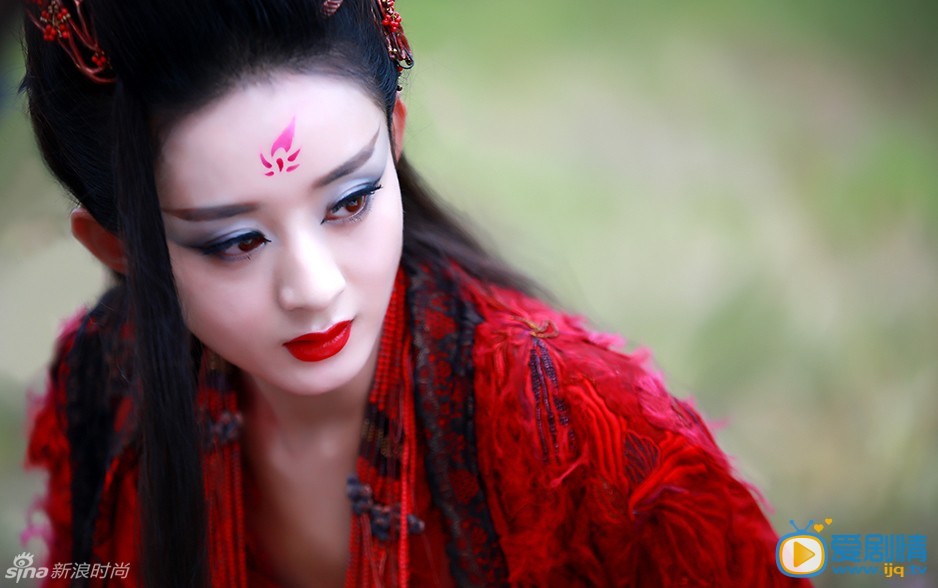 《花千骨》曝趙麗穎紅衣絕美霸氣妖神劇照(組圖)