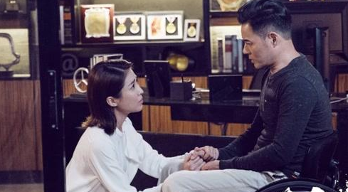 《鐵探》中簡國曙是營長的同夥嗎？他為什麼一直和程宇森過不去？