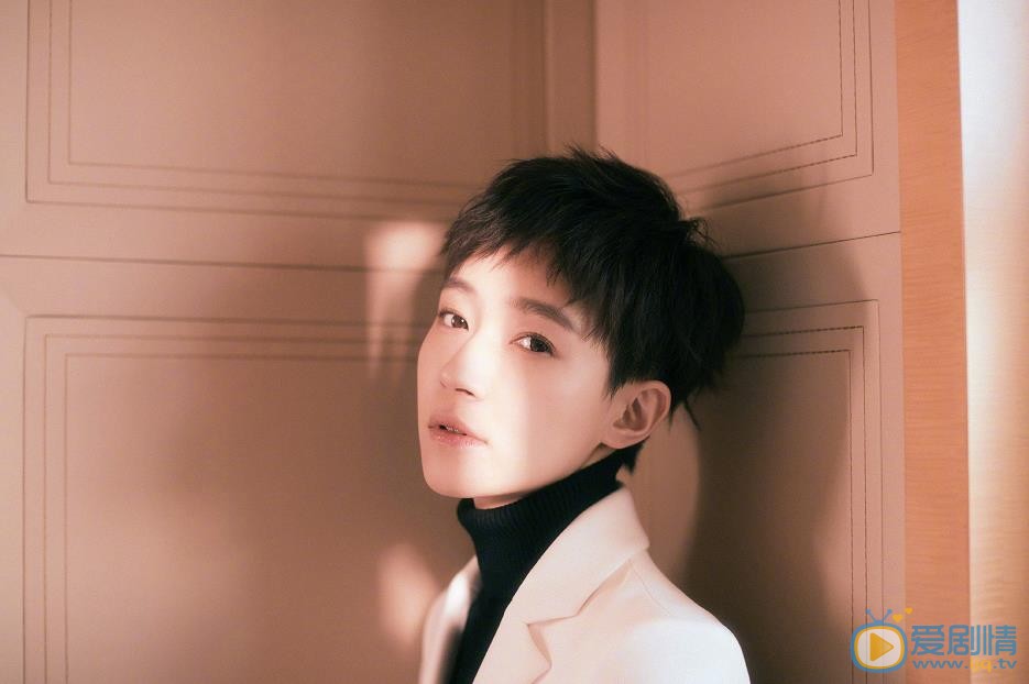 愛情進化論鹿飛師姐是誰飾演的？鹿飛師姐扮演者焦俊艷個人資料、寫真及生活照欣賞