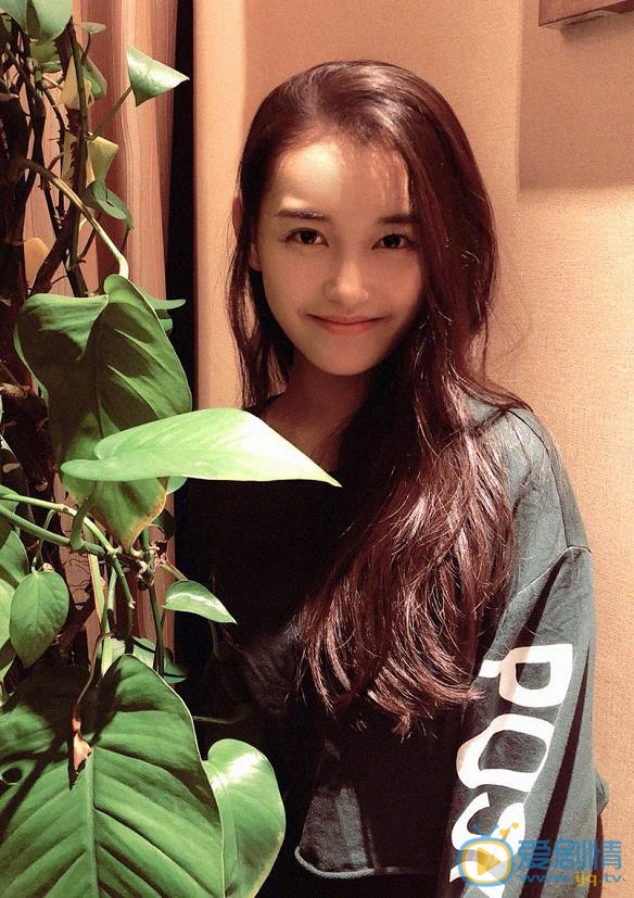 天坑鷹獵小紅果是誰演的？小紅果扮演者蔣依依個人資料、寫真及生活照欣賞