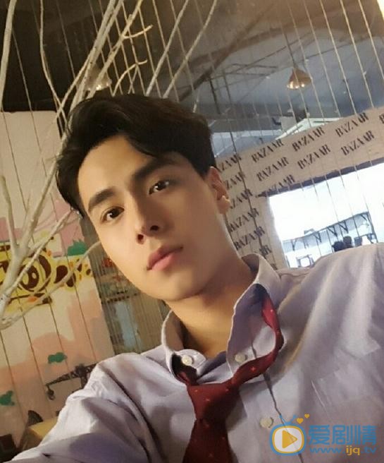 致我們單純的小美好江辰是誰演的？江辰扮演者胡一天個人資料、寫真及生活照欣賞