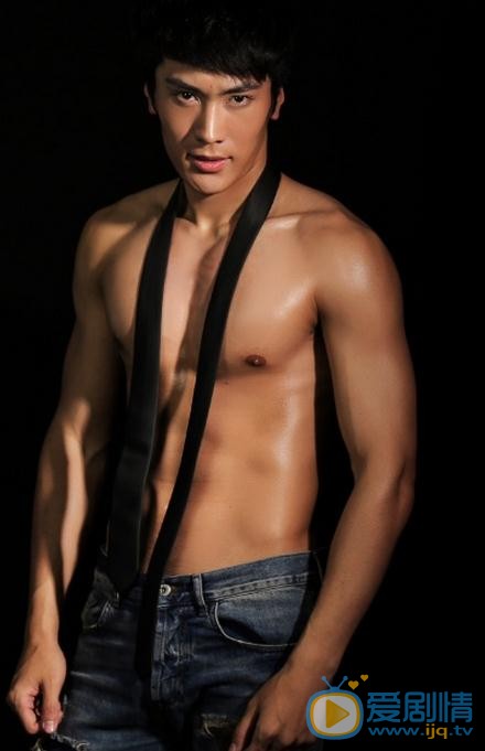 醉玲瓏秦展是誰扮演的？醉玲瓏秦展扮演者胡森個人資料、寫真及生活照欣賞