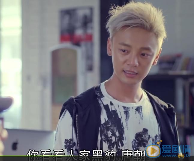 我的體育老師邱楓的樂隊組合叫什麼名字?為什麼叫反光鏡?