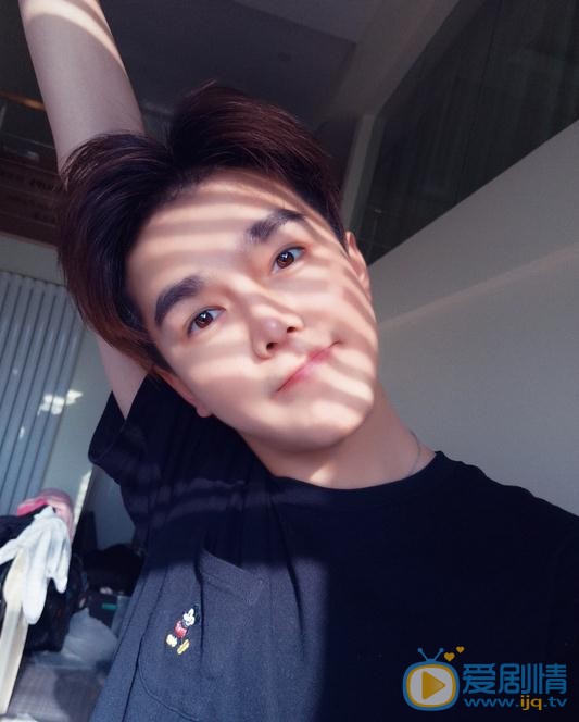 雙世寵妃墨靖軒是誰演的？雙世寵妃墨靖軒扮演者王浩歌個人資料、寫真及生活照欣賞