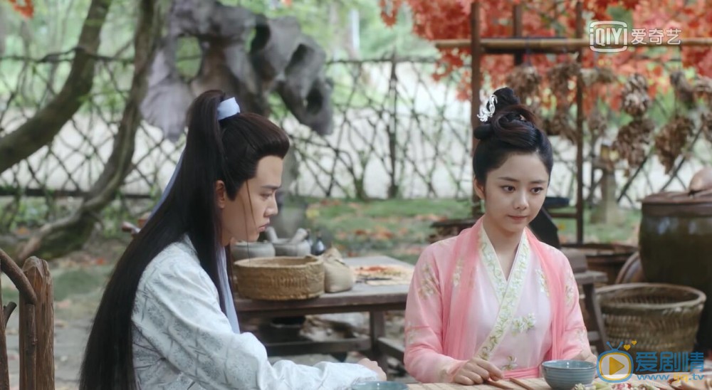 錦衣之下林菱是誰？她和袁今夏是什麼關係？