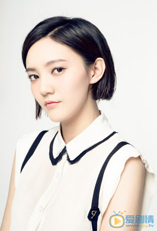  微微一笑很傾城曉玲是誰扮演的？曉玲扮演者秦語個人資料及生活照介紹