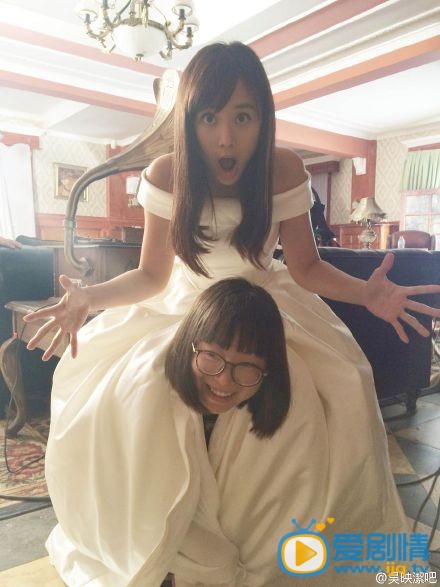  戴流蘇耳環的少女雪花膏事件是怎么回事 任青青是故意陷害史密斯夫人的嗎