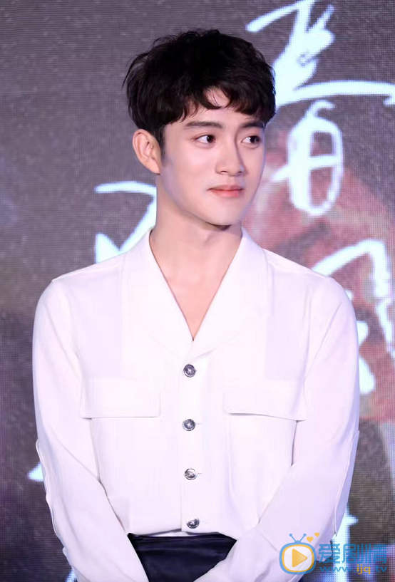  春風十里不如你小白是誰演的？小白扮演者陳奕龍個人資料及寫真生活照欣賞