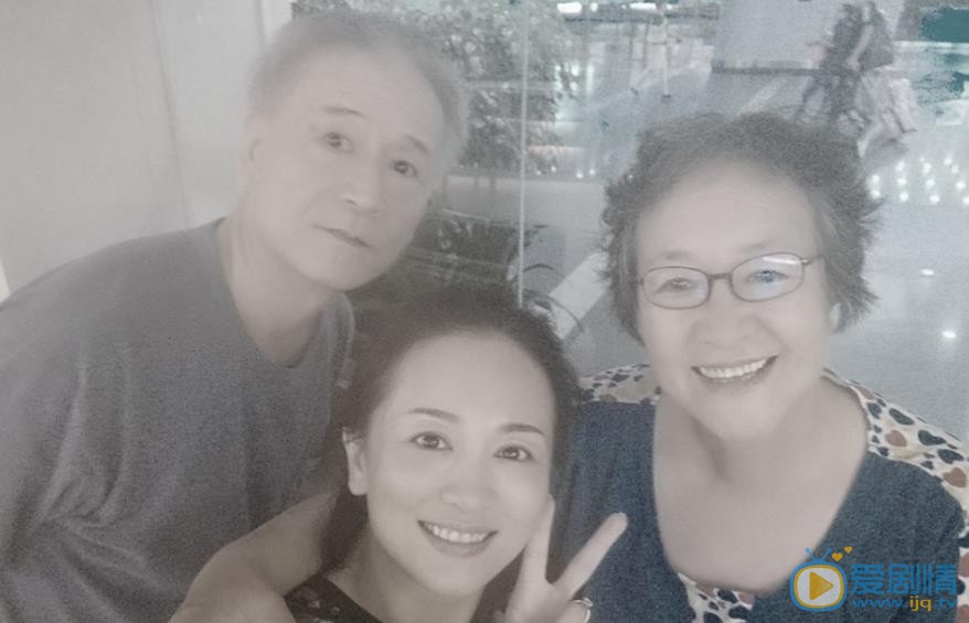 涓子個人資料簡介 涓子父母合照