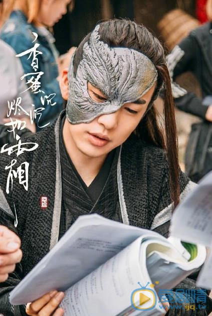 香蜜沉沉燼如霜曝片場照 楊紫鄧倫片場認真研讀劇本