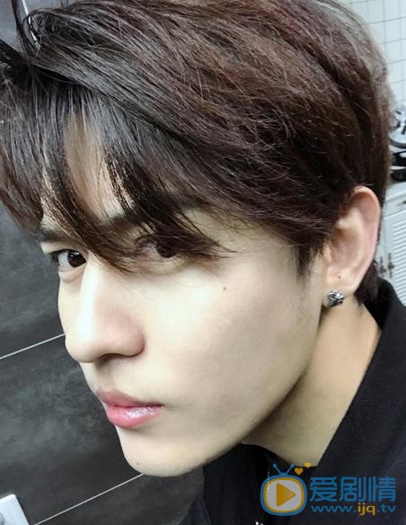 將夜謝承運是誰演的?謝承運扮演者蒙恩個人資料、寫真及生活照欣賞