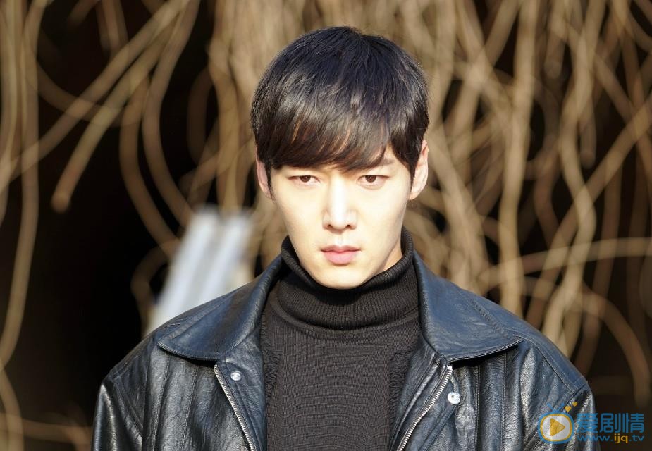 皇后的品格羅王植是誰演的？皇后的品格羅王植扮演者崔振赫個人資料、寫真及生活照欣賞