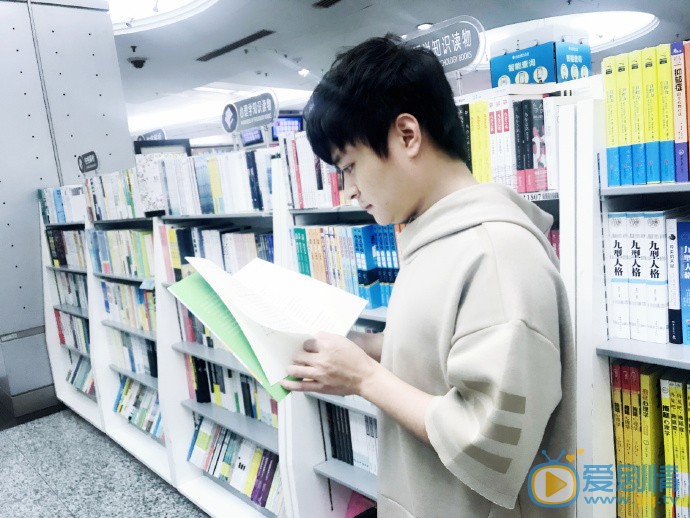 李奎個人資料簡介 李奎個人經歷 李奎寫真圖片