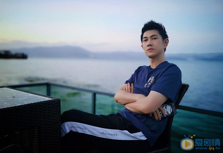 橙紅年代韓進是誰演的？韓進扮演者何明翰個人資料、寫真及生活照欣賞