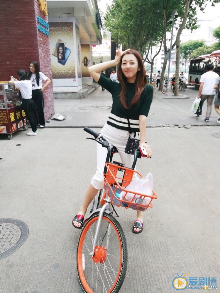 好久不見中白雪是誰扮演的？白雪扮演著周宸佳個人資料、寫真生活照