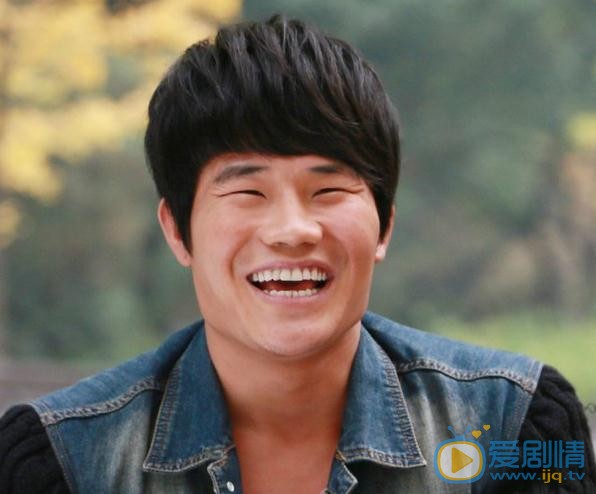 謝孟偉個人資料簡介 謝孟偉《背著奶奶進城》劇照