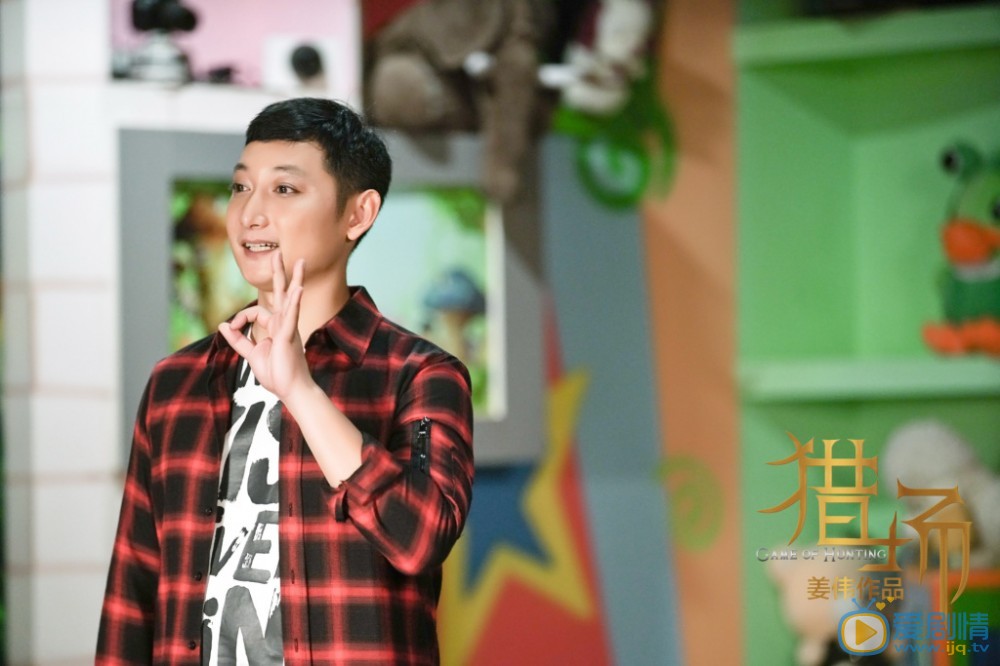 獵場中小丑於成飛的結局是什麼？於成飛和羅伊人在一起了嗎