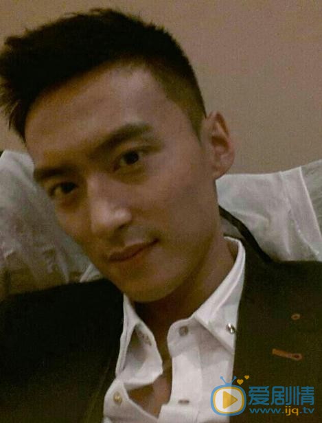 生於70年代齊戰勝是誰演的？齊戰勝扮演者萬沛鑫個人資料、寫真及生活照欣賞