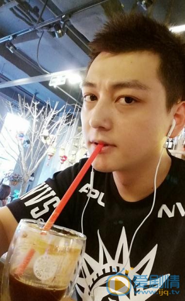 柒個我白向榮是誰演的？柒個我白向榮扮演者張曉謙個人資料、寫真及生活照欣賞