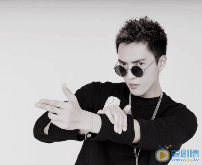 董岩磊個人資料董岩磊寫真