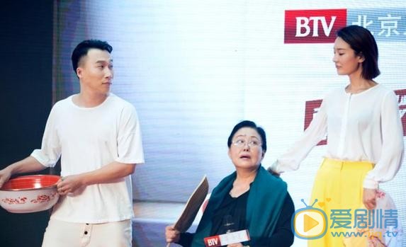 平凡歲月發布會 斯琴高娃現場稱讚曹瑞演技紮實