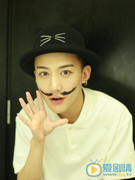 鳳囚凰柳色是誰演的？鳳囚凰柳色扮演者盧卓個人資料、寫真及生活照欣賞