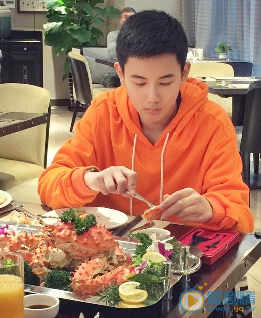 電視劇老男孩蕭晗是誰演的？蕭晗扮演者胡先煦個人資料、寫真及生活照欣賞