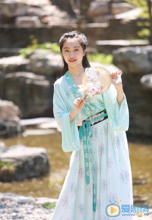 郗茜個人資料簡介  郗茜演藝經歷 郗茜古裝寫真圖片