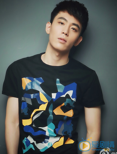 女不強大天不容呂方成大學時代是誰扮演的?呂方成扮演者陳希郡個人資料介紹及生活寫真照欣賞