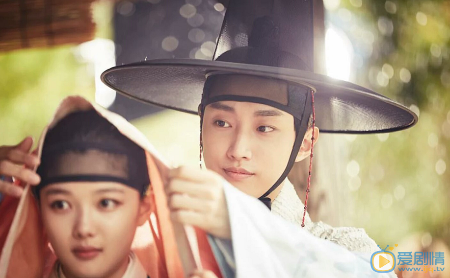 鄭振永《雲畫的月光》飾演金允成劇照 雲畫的月光劇情介紹 鄭振永個人資料簡介