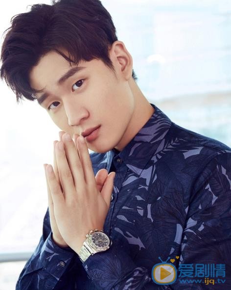 周興哲個人資料簡介 周興哲家庭背景及個人經歷