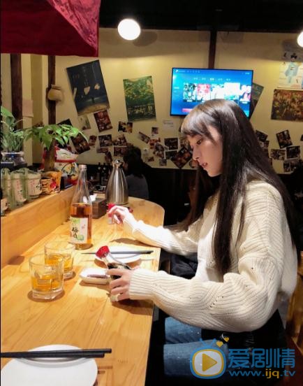 我站在橋上看風景林佳佳是誰演的？我站在橋上看風景林佳佳扮演者宋奕星個人資料、寫真及生活照欣賞