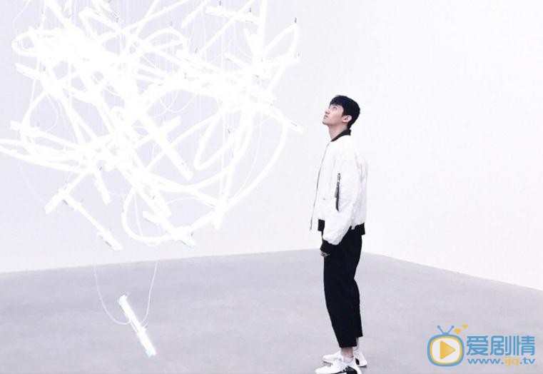 戀愛先生小程皓少年程皓是誰扮演的？小程皓少年程皓扮演者戰宇個人資料、寫真及生活照欣賞