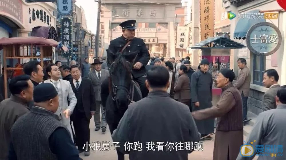 老酒館主要講述了什麼故事？