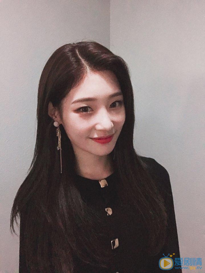 鄭采妍個人資料簡介 鄭采妍自拍照