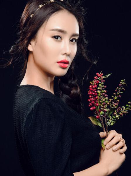 胡雯月個人資料簡介 胡雯月寫真