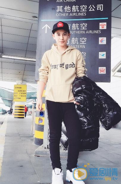 我的體育老師路寬是誰演的?路寬扮演者胡先煦個人資料、寫真及生活照欣賞