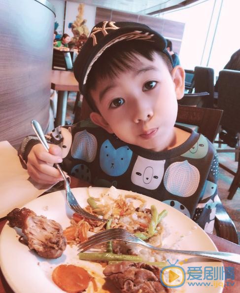 我的體育老師馬瑙是誰演的?馬瑙扮演者劉煜宸個人資料、寫真及生活照欣賞