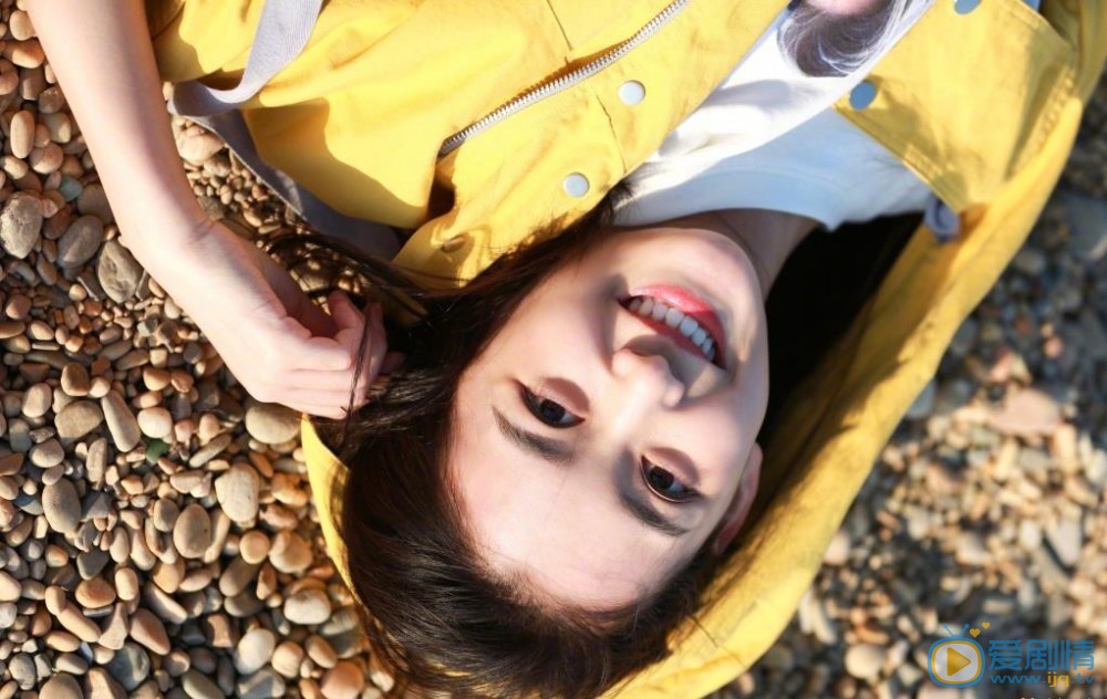 天坑鷹獵小紅果是誰演的？小紅果扮演者蔣依依個人資料、寫真及生活照欣賞