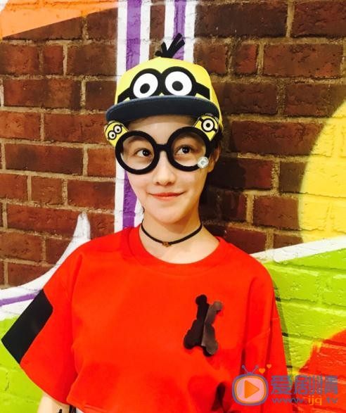 一路繁花相送少年辛辰是誰扮演的？少年辛辰扮演者王鶴潤個人資料、寫真及生活照欣賞