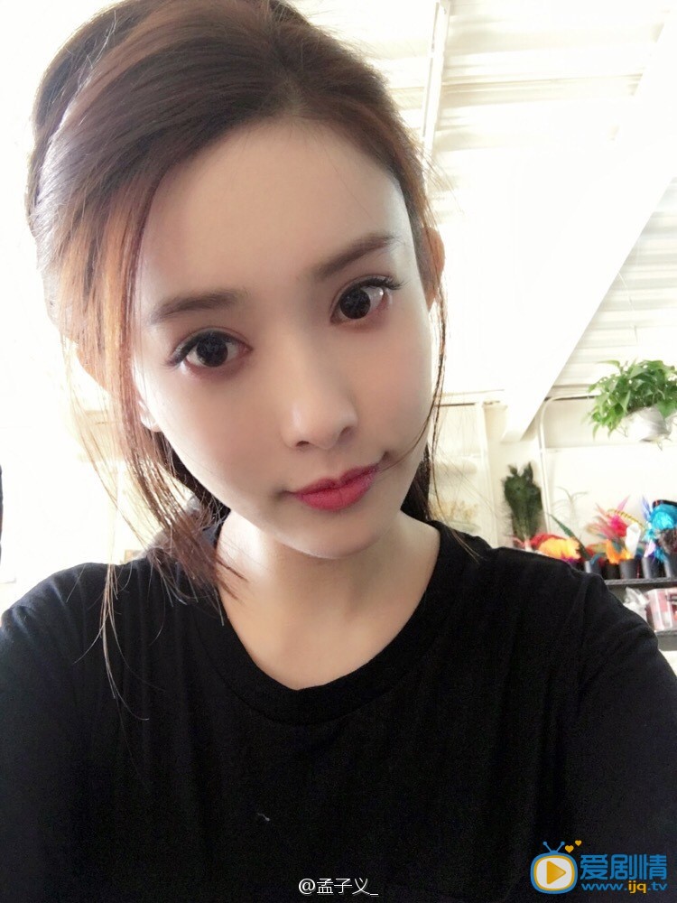 武神趙子龍石硯扮演者孟子義寫真及生活照欣賞