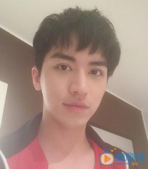 愛情進化論丁宇揚是誰演的？丁宇揚扮演者許魏洲個人資料、寫真及生活照欣賞