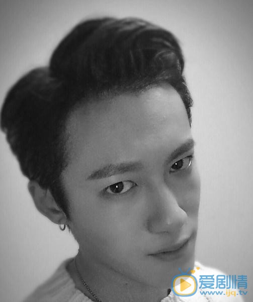 致我們單純的小美好李束是誰演的?李束扮演者張何昊臻個人資料、寫真及生活照欣賞