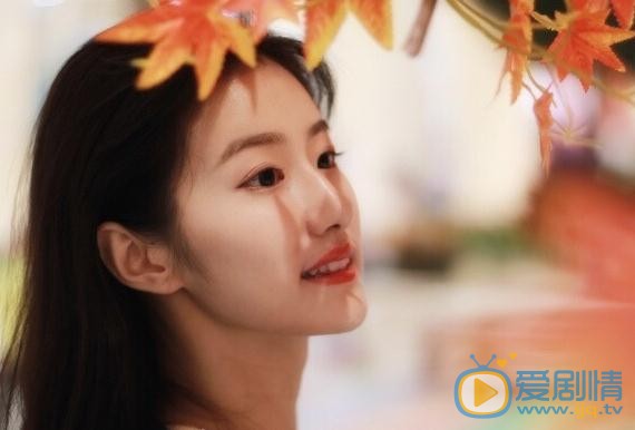 王雨薇個人資料簡介 王雨薇秋日寫真