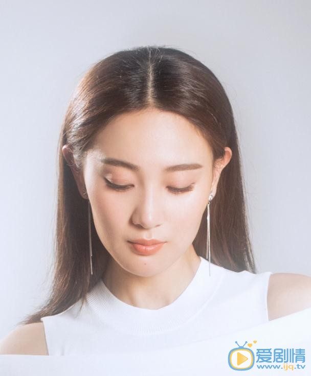 獵毒人江伊楠是誰演的？江伊楠扮演者侯夢莎個人資料、寫真及生活照欣賞