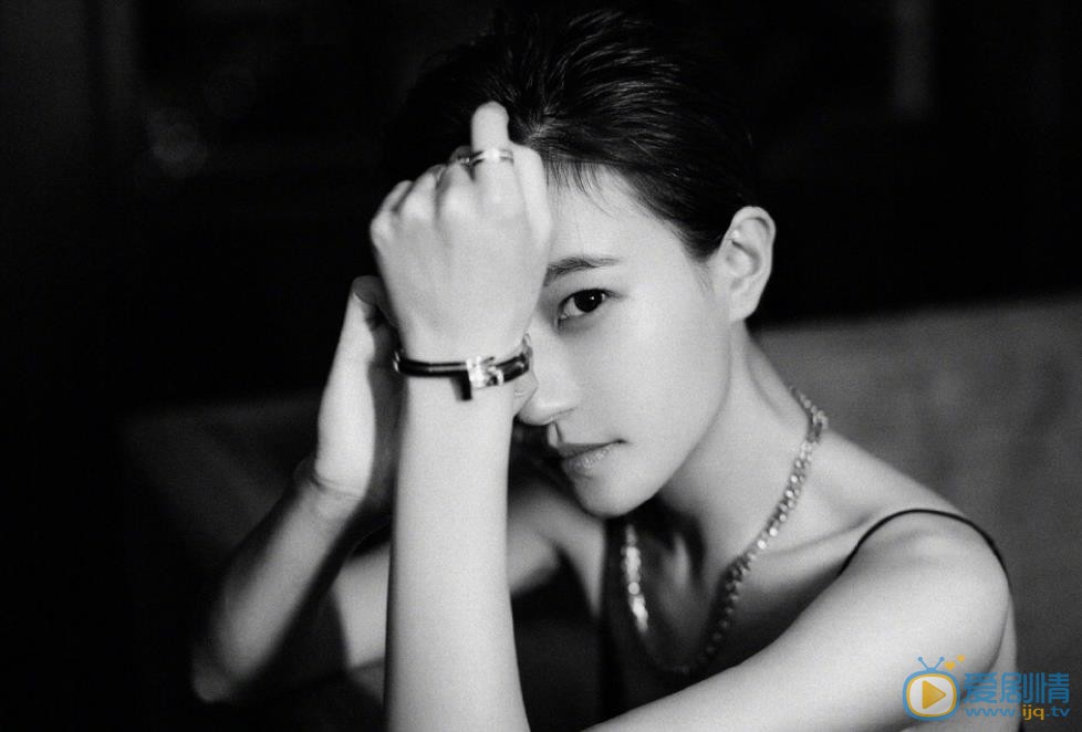 愛情進化論鹿飛師姐是誰飾演的？鹿飛師姐扮演者焦俊艷個人資料、寫真及生活照欣賞