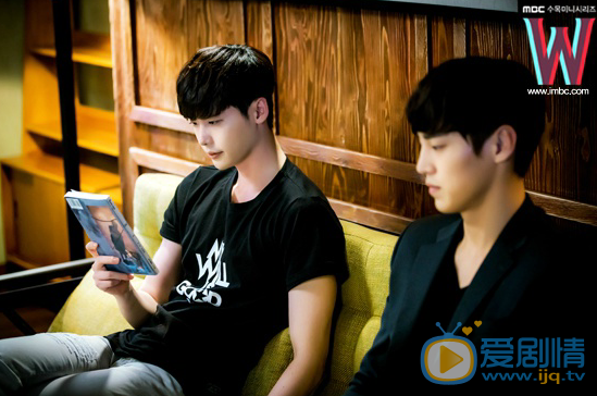 W兩個世界姜哲恢復記憶了嗎？